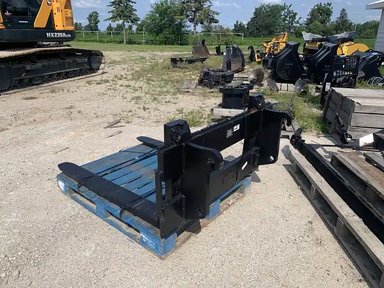 2023 Yanmar ISOV10FORKSV Fourche à palette — photo 2