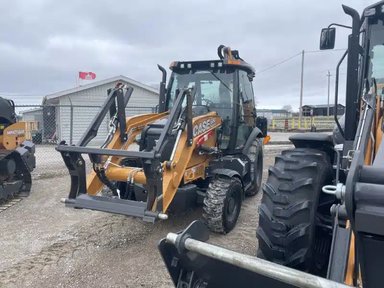 2025 Case 580SN Rétrocaveuse — photo 2