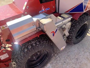 2025 Ventrac NA132 Épandeur de sel et de sable — photo 2