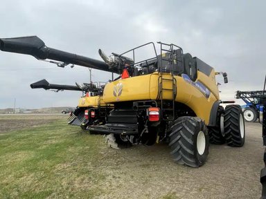 2022 New Holland CR7.90 Batteuse — photo 2