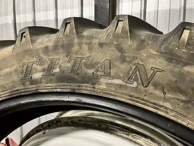 2006 Titan 320/90R50 Pneus — photo 2