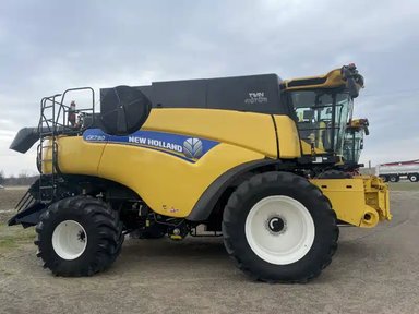 2017 New Holland CR7.90 Batteuse — photo 2