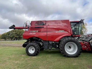 2024 Case IH 8250 Batteuse — photo 2