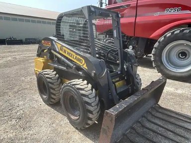 2018 New Holland L220 chargeuse à direction à glissement — photo 2