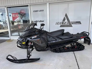 2025 Ski-Doo X 900 Motoneige — photo 2