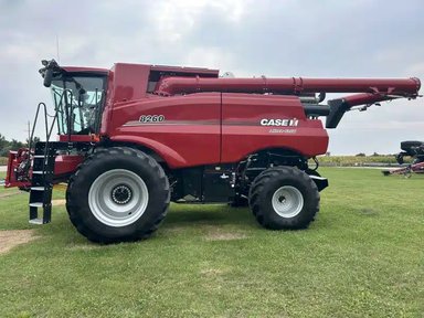 2026 Case IH 8260 Batteuse — photo 2