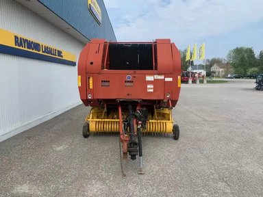 New Holland BR740 Presse à Balle Ronde — photo 2