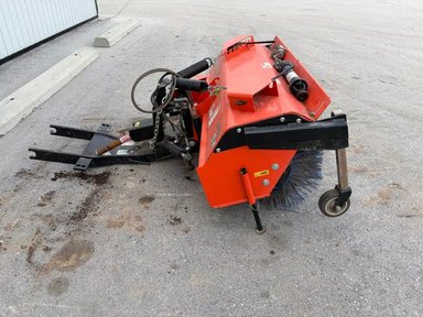 2014 L2163 Balayeur — photo 2