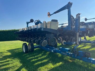 Kinze 2400 Planteur — photo 2