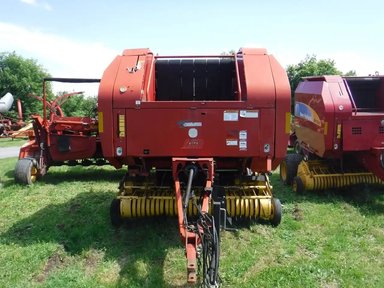 New Holland BR740 Presse à Balle Ronde — photo 2