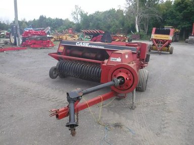 Case IH 445 presse à balle carrée - petite — photo 2
