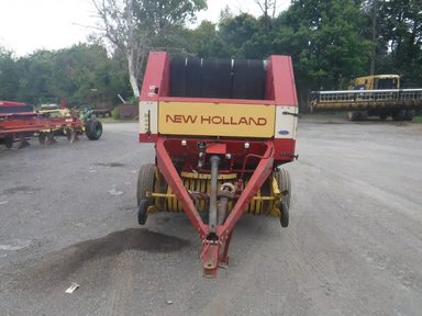New Holland 630 Presse à Balle Ronde — photo 2