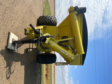 2001 Degelman SHUTTLEKART 800 Chariot à Grain — photo 2