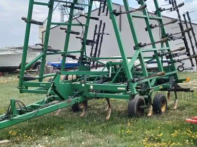 John Deere 42' JD680 Cultivateur Sous-soleur — photo 2