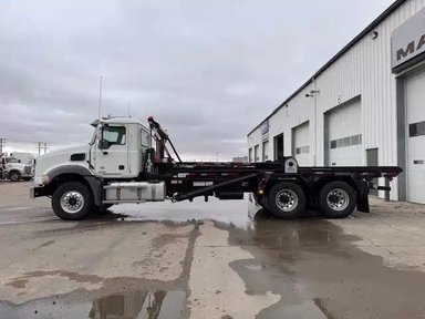 2026 Mack GRANITE 64BR Camion à benne — photo 2