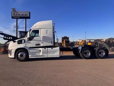 2026 Mack PIONEER 64T Camion dix roues — photo 2