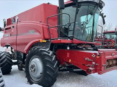 2023 Case IH 8250 Batteuse — photo 2