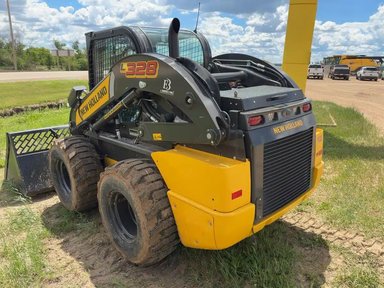 2025 New Holland Construction L328 chargeuse à direction à glissement — photo 2