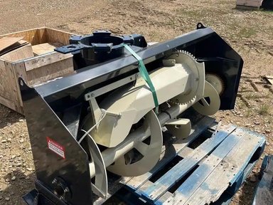 2024 Buhler Farm King YC6010-4 Souffleur à neige — photo 2