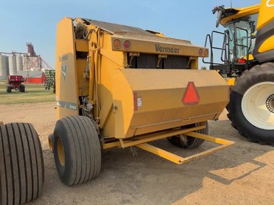 2020 Vermeer 605N Presse à Balle Ronde — photo 2