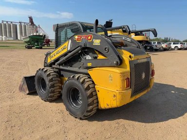 2015 New Holland Construction L230 chargeuse à direction à glissement — photo 2