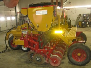 2025 Haybuster 107C Semoir — photo 2
