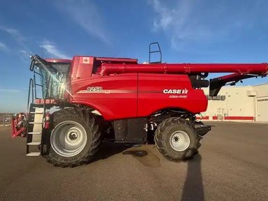 2022 Case IH 8250 Batteuse — photo 2