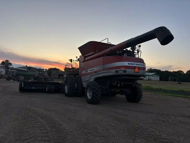 2009 Massey Ferguson 9895 Batteuse — photo 2
