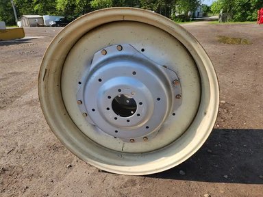 New Holland 10x38 jantes — photo 2