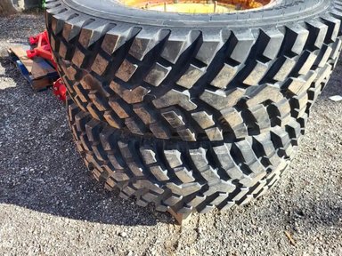 BKT 440/80R30 Pneus et roues — photo 2