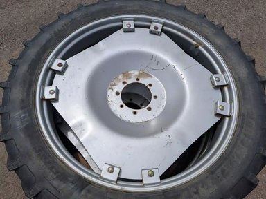 BKT 270/95R48 Pneus et roues — photo 2