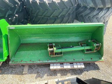 HLA Attachments 84" Tracteur avec chargeur — photo 2