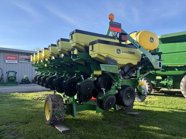 2022 John Deere 1745 Planteur — photo 2