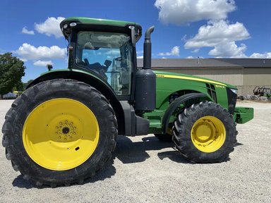 2012 John Deere 8235R Tracteur — photo 2