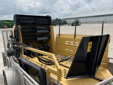 2024 HLA Attachments 3720 Chargeur de balles — photo 2