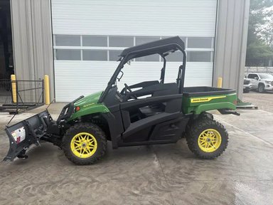 2023 John Deere XUV 590M VTT — photo 2