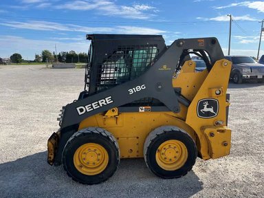 2023 John Deere 318G chargeuse à direction à glissement — photo 2