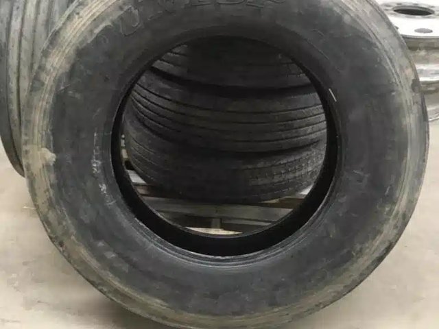 Dunlop 24.5" Tires & Rims Pneus