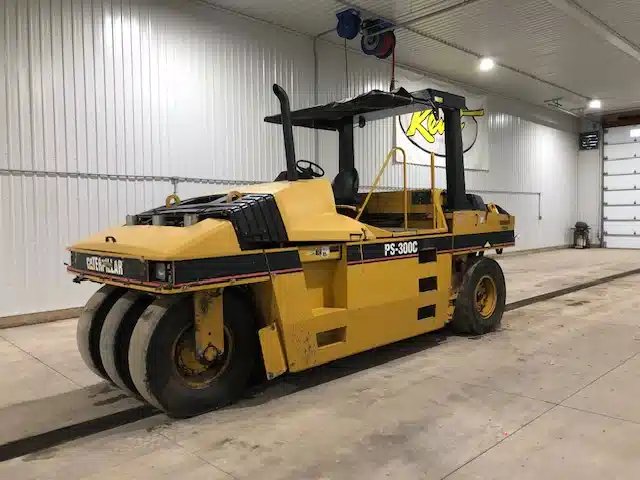2005 Caterpillar PS300B Rouleau à Terre