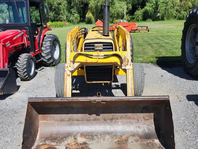 Massey Ferguson 20C Tracteur avec chargeur