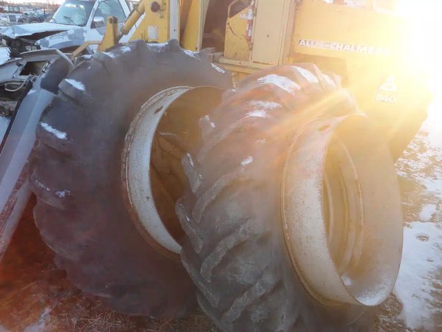 USED Unverferth 16.9X34 Roues double