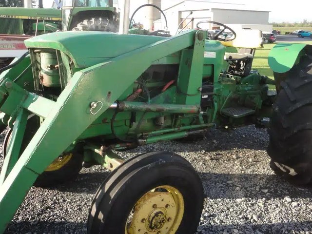 John Deere 710 Tracteur