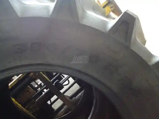 Pirelli 380/70R24 TM700 Pneus