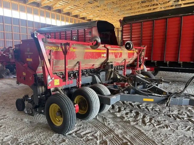 2017 Sunflower 9413-15 Planteur