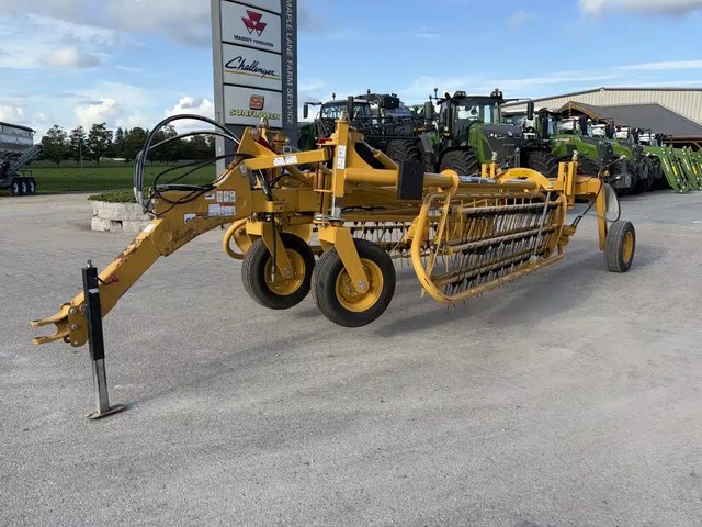 2022 Vermeer R2300 râteau
