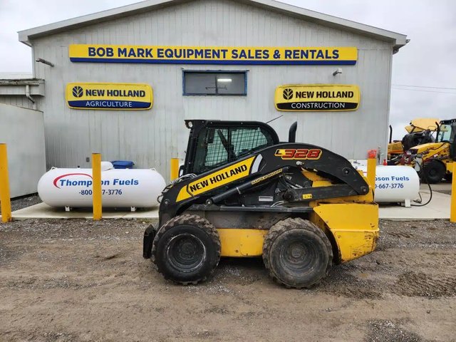 2021 New Holland L328 chargeuse à direction à glissement