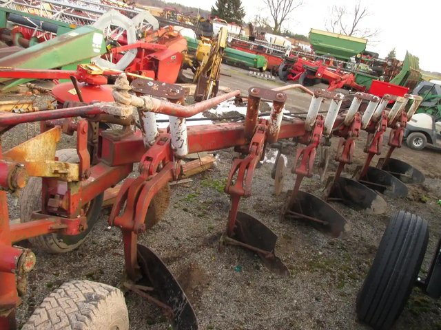 International Harvester 720 Charrue