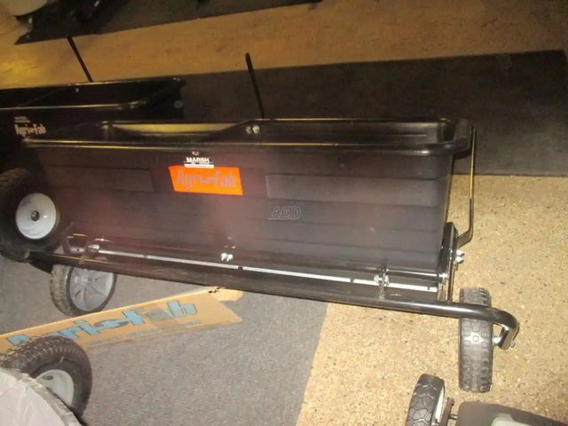 Agri-Fab 175 Lbs épandeur à engrais