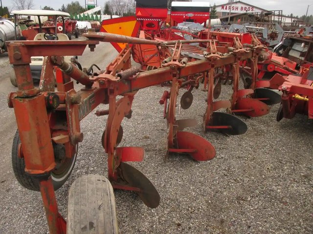 Massey Ferguson 144 Charrue
