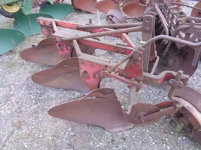Massey Ferguson 74 Charrue